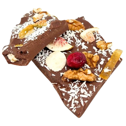 Tavolette spezzate di cioccolato al latte con fichi, limone, mirtilli rossi, noci, cocco