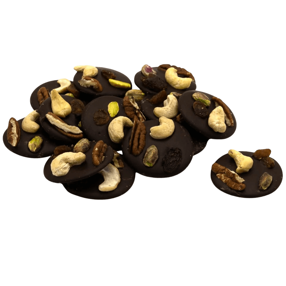 Mendiants al cioccolato fondente con pezzi di anacardi, pistacchi, uvetta e noci pecan